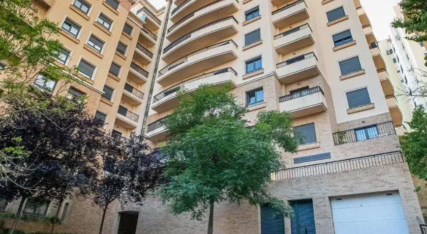 Lovely apartment near airport and Nations Park, with garage - Image 1