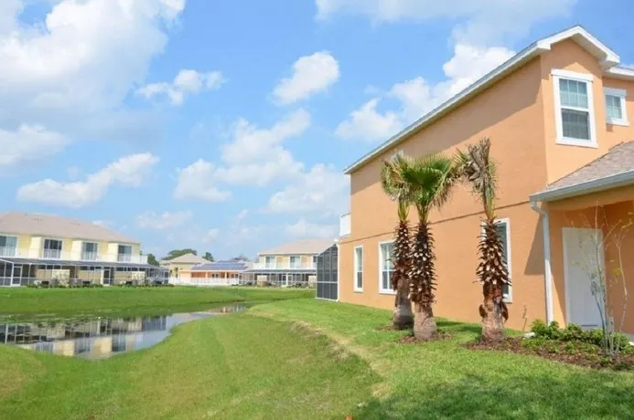Sweet Serenity Holiday 3 Bedrooms townhouse by RedAwning - Image 1