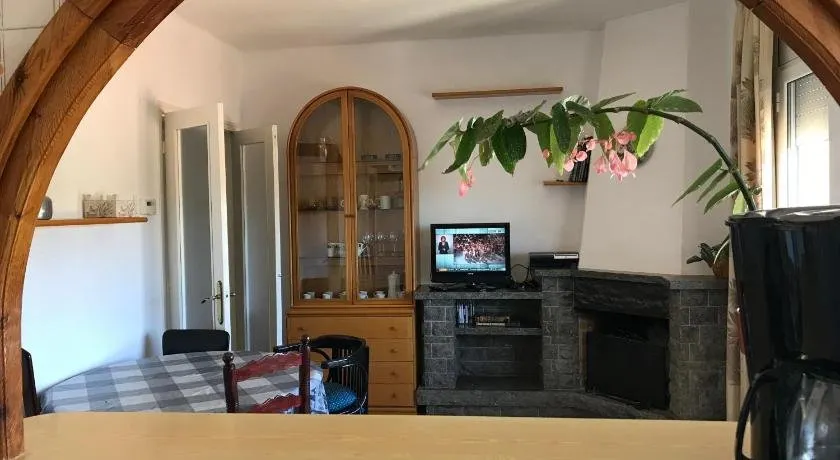 Apartamento familiar tercera planta sin ascensor con wifi - Image 1