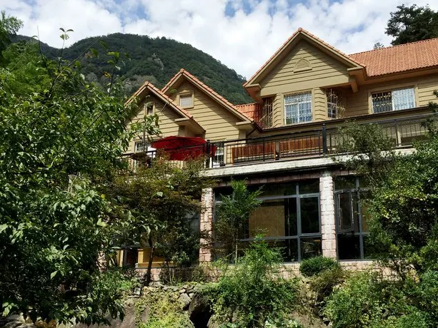 Cloud in Villa - Image 1