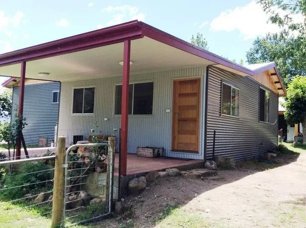 Bay Creek Guest House - Image 1