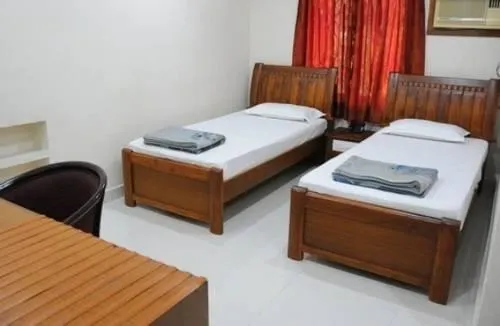 Lloyds Guest House-BN Road - Image 1