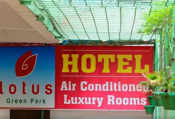 Hotel Lotus Green Park - Image 1