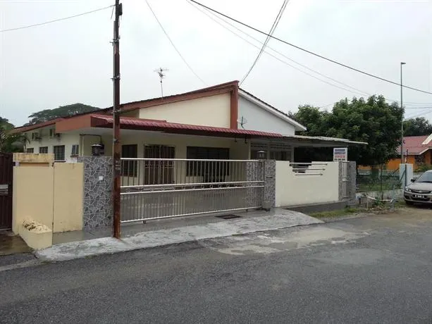 Riverside Homestay - Image 1