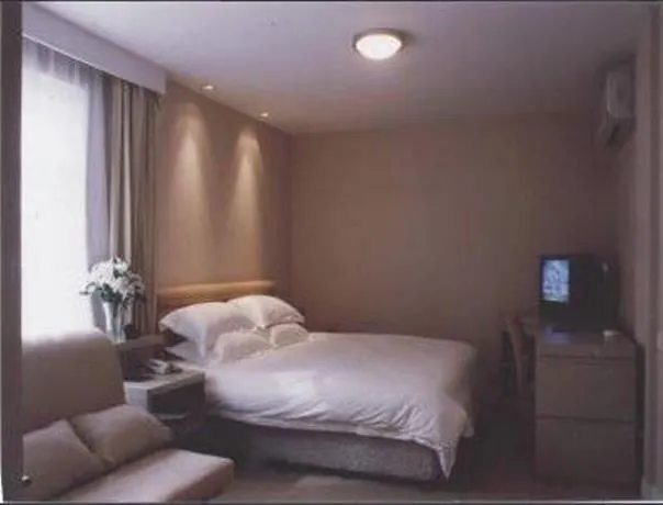Baolong Homelike Hotel Jinian Branch - Image 1