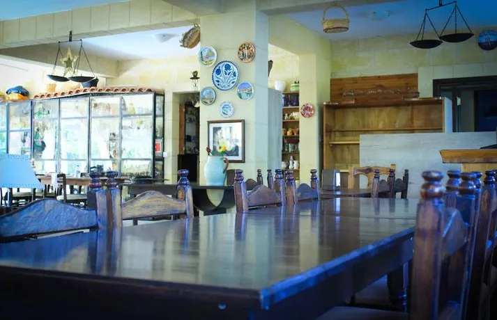 Lapida Hotel - Image 1