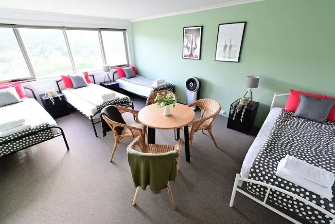 Port Campbell Hostel - Image 1
