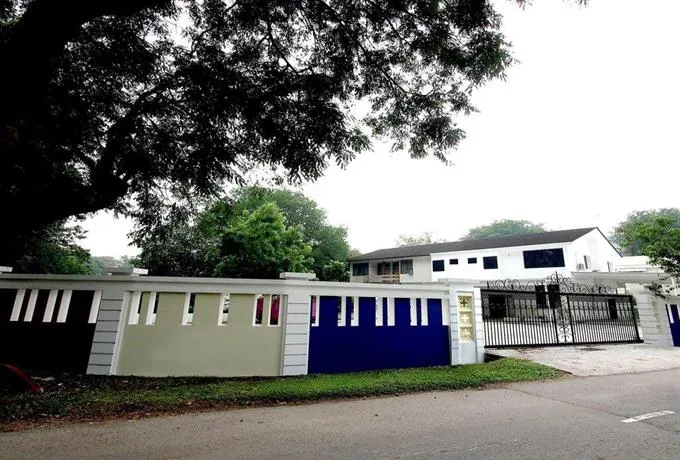 Red Apple Leisure Stay - Image 1