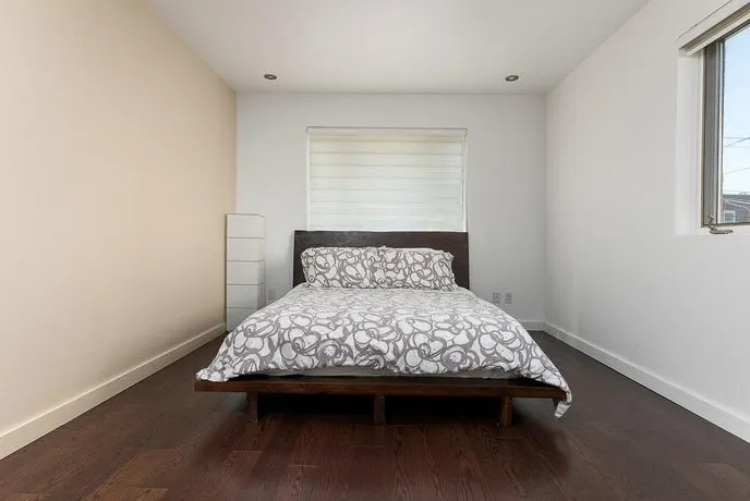 Luxury Montreal Home Quiet Area - Image 1