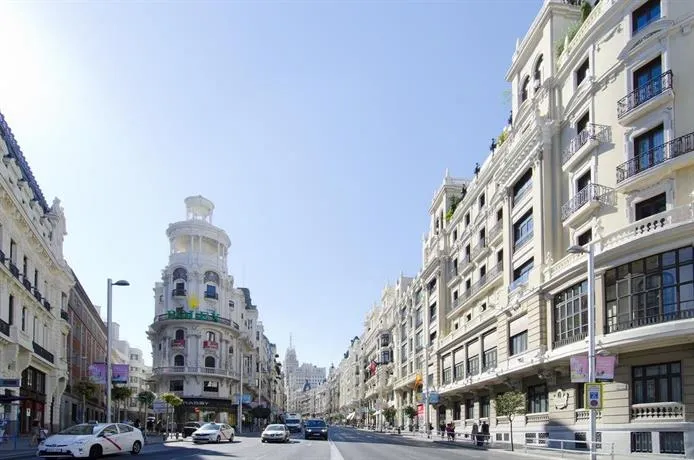 Los Madrazo VII - Image 1