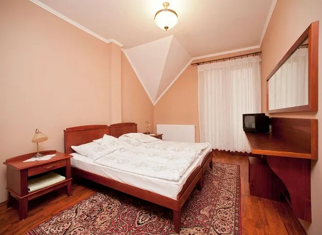 Hotel Hubertus Zebegeny - Image 1
