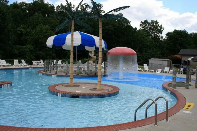 Scotrun Camping Resort Loft Park Model 11 - Image 1