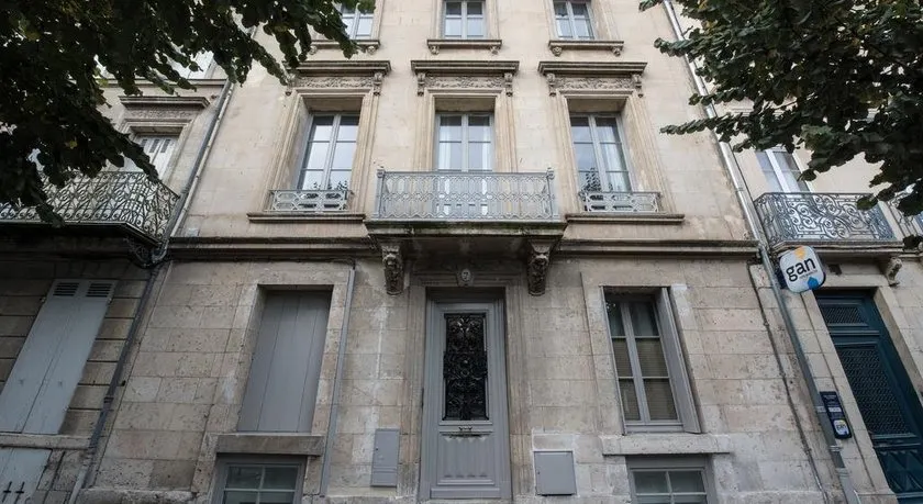 7 Hotel Particulier - Image 1
