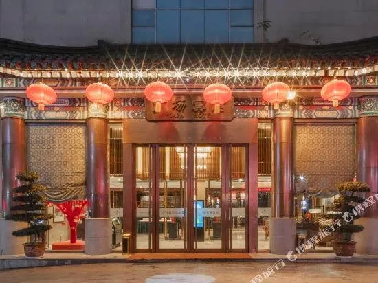 Chongqing Plaza Hotel - Image 1