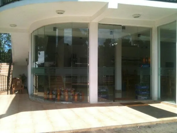 Mahinda Hotel and Restaurant - Image 1