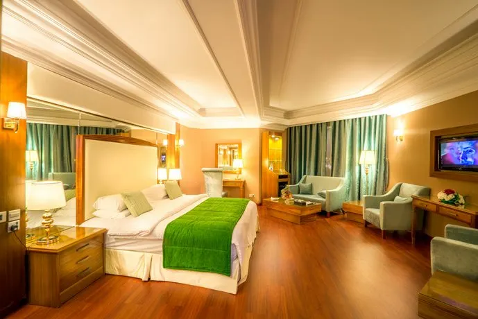 Jeddah Trident Hotel - Image 1