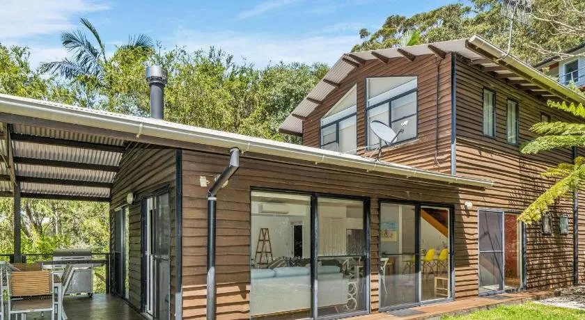 Beach Paradiso - 84 Avoca Drive Avoca Beach - Image 1