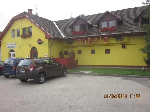 Fekete Macska Panzió - Image 1