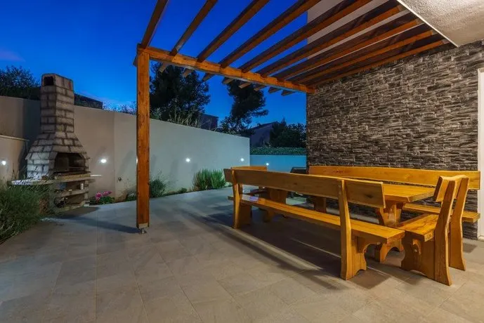 Luxury villa Vincent - Image 1