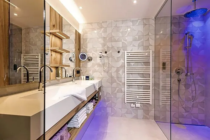 Double room, shower, toilet, 1 bed room - Image 1