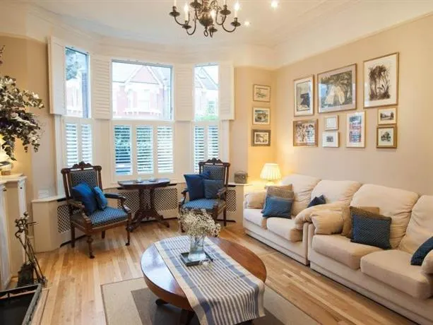 Veeve Queens Park House - Image 1