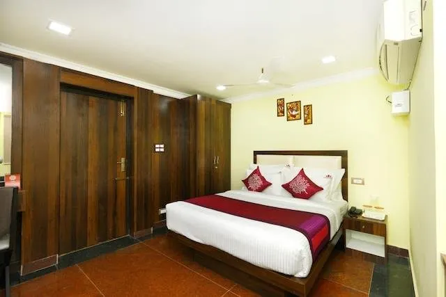 Neighbour Inn Manapakkam - Image 1