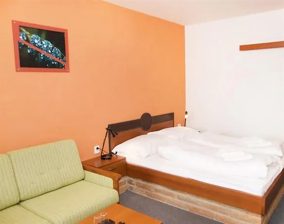 Hotel Kurdejov - Image 1