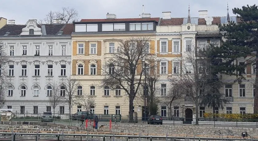 Luna Apartments - Image 1