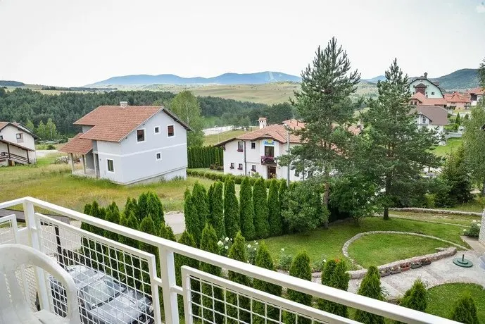 Apartments Villa Zlata - Image 1