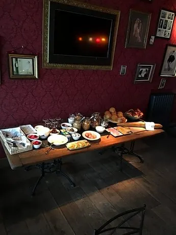 B&B Grand Cabaret - Image 1