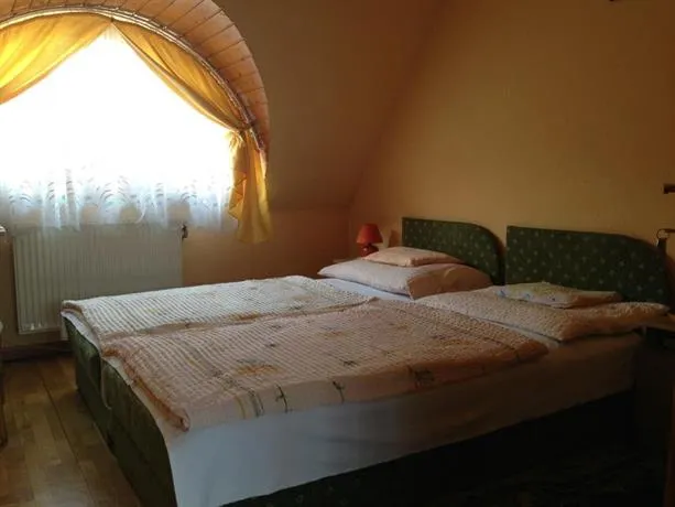 Viktoria Panzio Es Gyorsetterem - Image 1