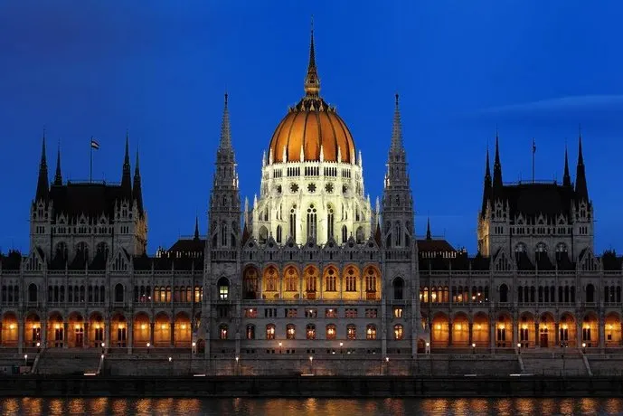 Karoly Apartments Parliament - Image 1