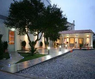 Omiros Luxury Hotel - Image 1
