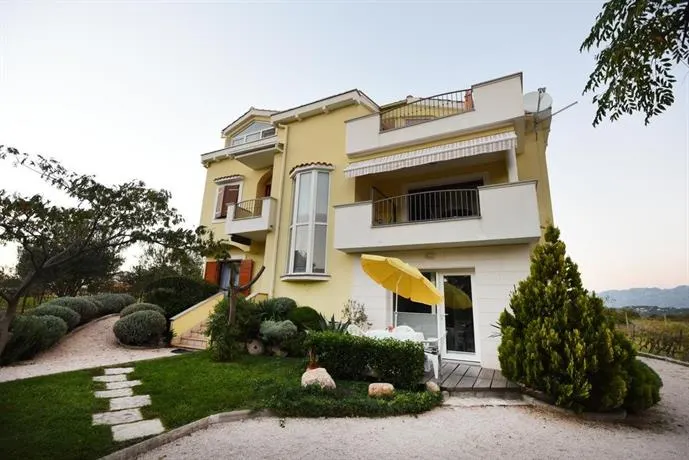 Apartment Mijo Razanac - Image 1