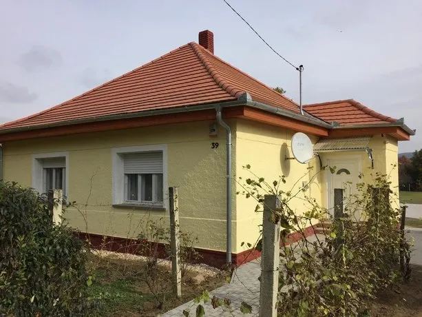 Amarilisz Vendeghaz - Image 1
