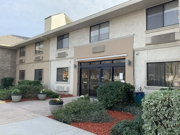Ramada Modesto - Image 1