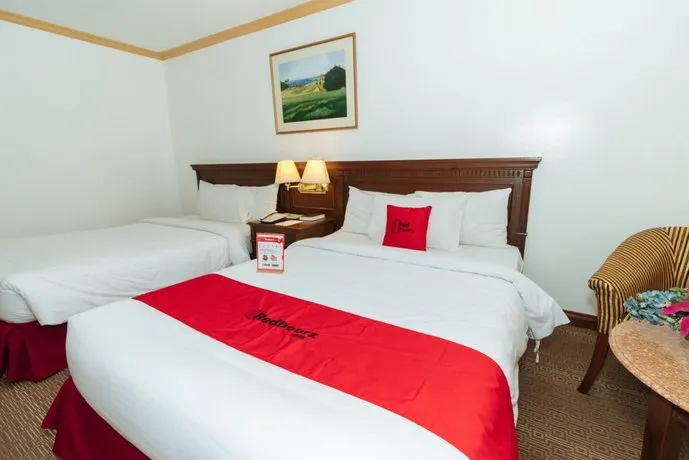 RedDoorz Plus near RCBC Plaza - Image 1