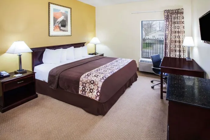 Days Inn & Suites by Wyndham Harvey / Chicago Southland - Image 1