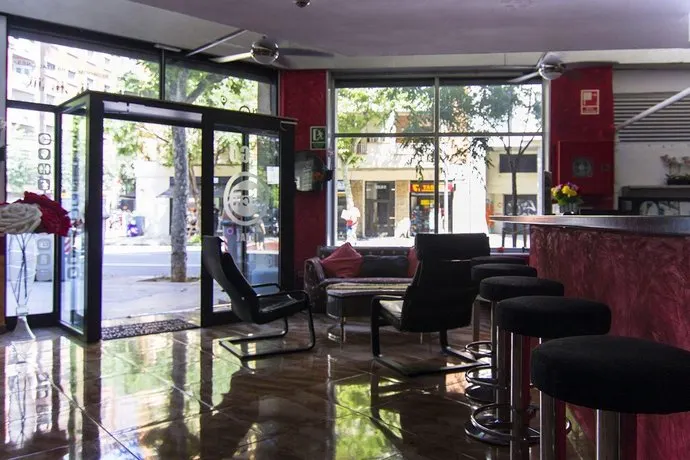 Hostal Ideal Sants - Image 1
