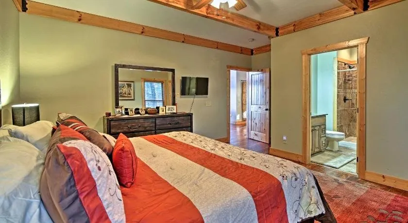 Children-friendly nice cabin with jacuzzi, BBQ & terrace | River view - Image 1