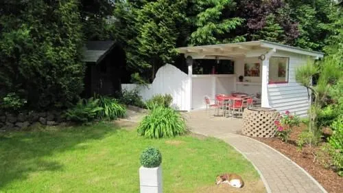 Rebekka mit Haus am Brühl - Image 1