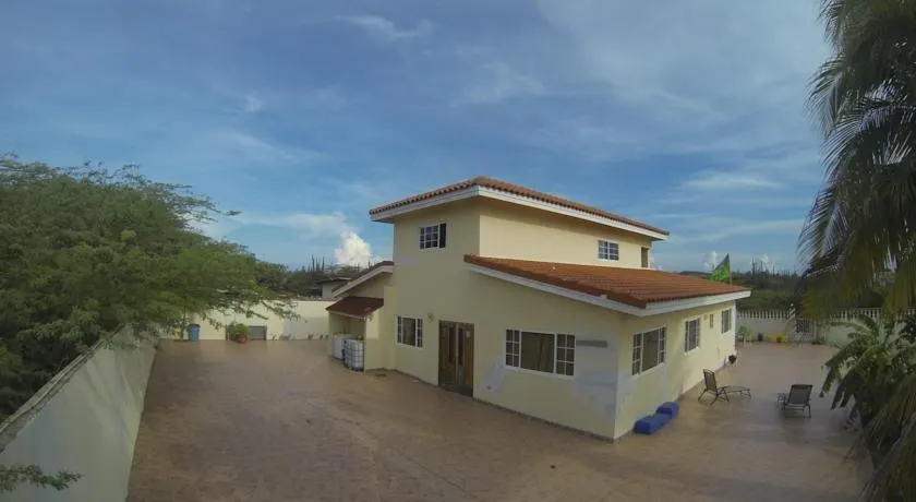 Santa Cruz Homestay Angochi House - Image 1
