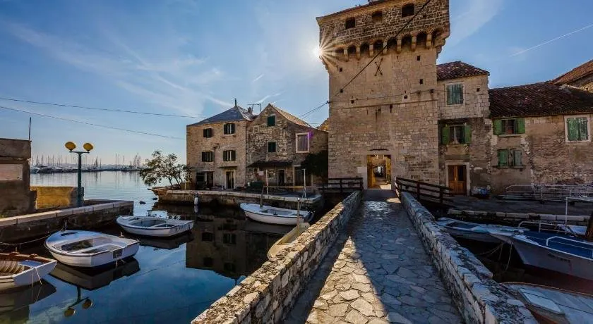 Water Castle House - Image 1
