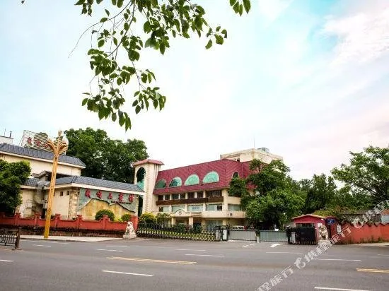 Emeishan Hotel - Image 1