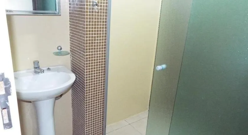 Casa Térrea-Bertioga-Uso exclusivo para de 1 a 10 pessoas - Image 1
