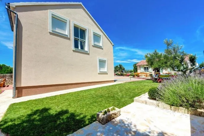 Holiday Home Mia - Image 1