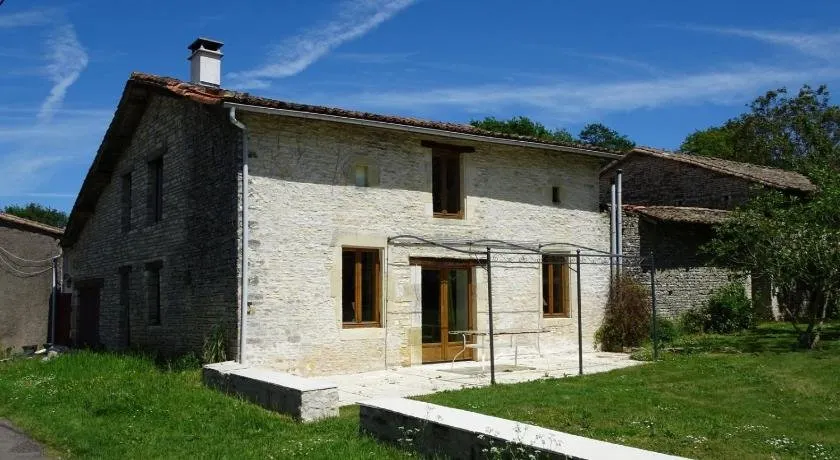 Domaine du Clos de la Touche Parc et Piscine - Image 1