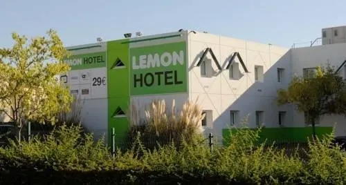 Lemon Hotel - Image 1