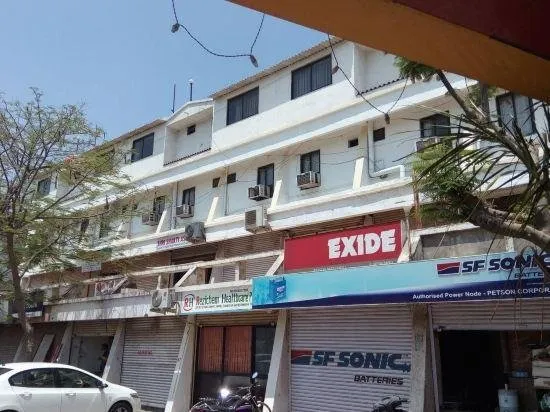 Hotel Ratnadeep - Image 1