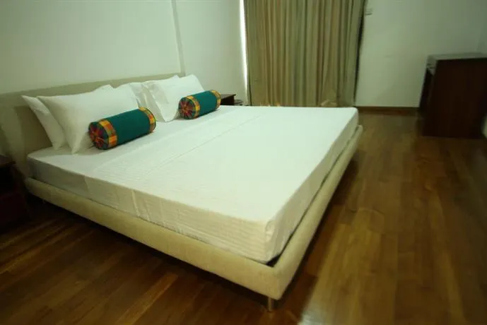 Monarch Apartments - Image 1